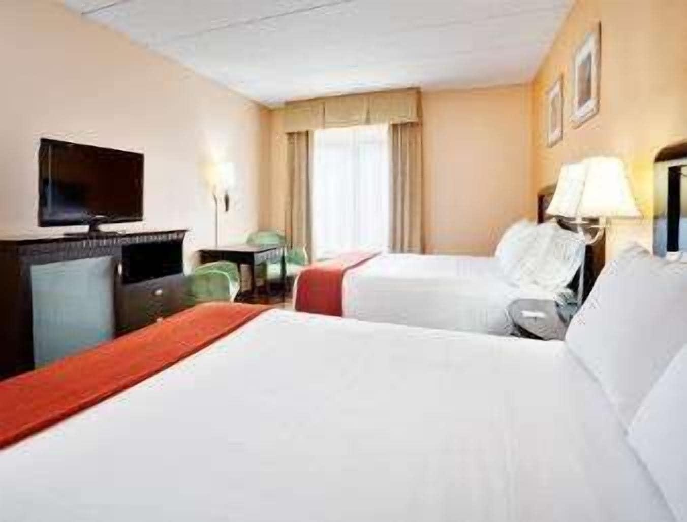 Baymont By Wyndham East Windsor Bradley Airport Hotel Eksteriør billede